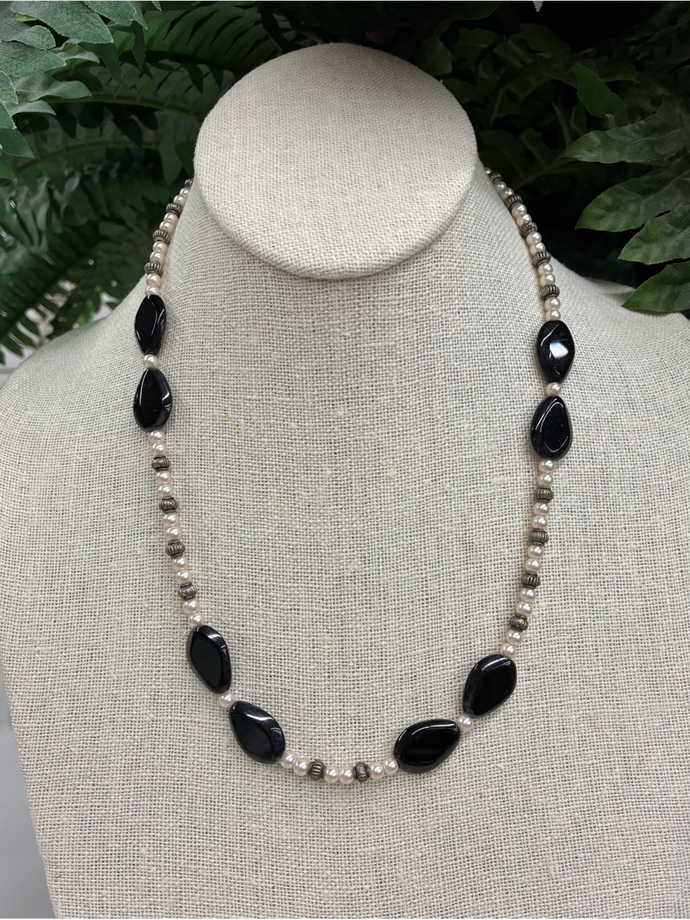 Elegant Pearl And Black Onyx Teardrop Bead Necklace With Silver Toned Spacers